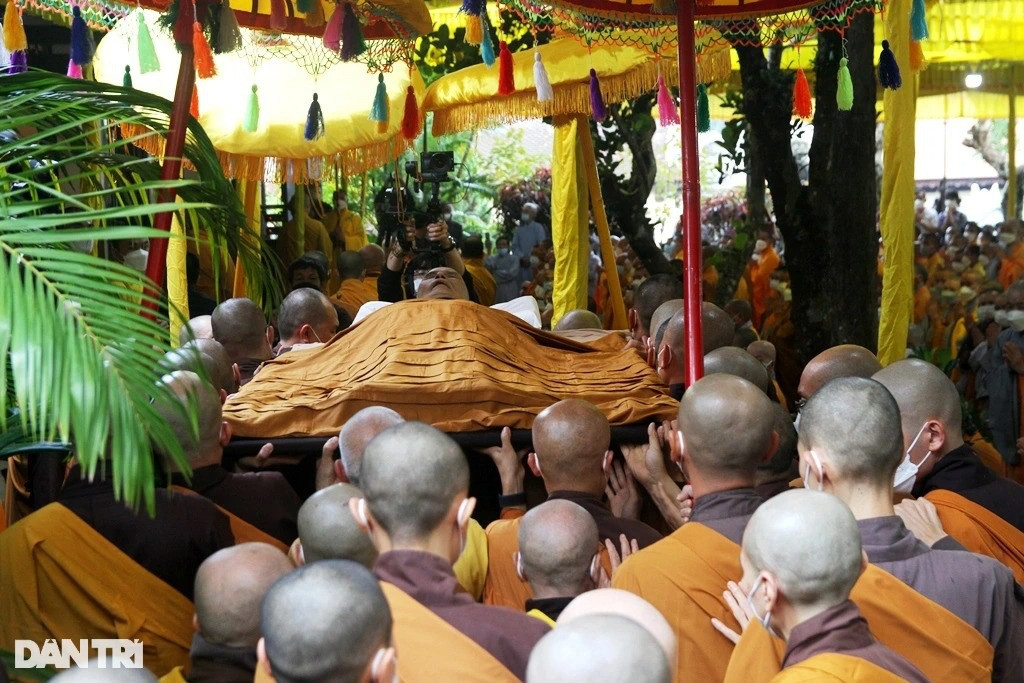 Hàng ngàn tăng ni, phật tử dự lễ nhập Kim quan Thiền sư Thích Nhất Hạnh  - 12