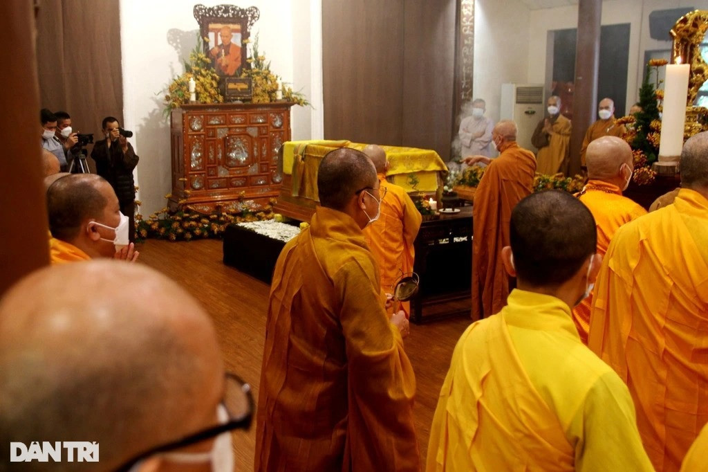 Hàng ngàn tăng ni, phật tử dự lễ nhập Kim quan Thiền sư Thích Nhất Hạnh  - 13
