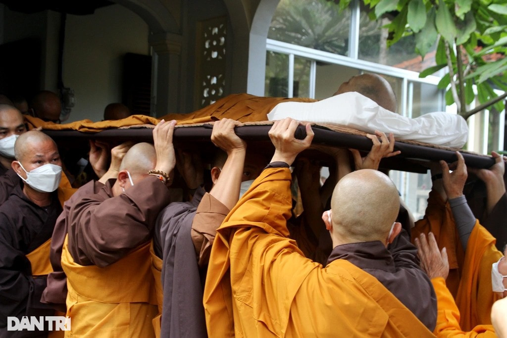 Hàng ngàn tăng ni, phật tử dự lễ nhập Kim quan Thiền sư Thích Nhất Hạnh  - 7