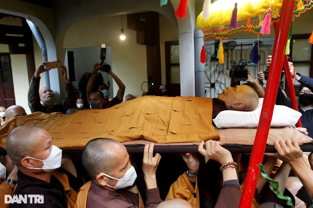 Hàng ngàn tăng ni, phật tử dự lễ nhập Kim quan Thiền sư Thích Nhất Hạnh  - 8