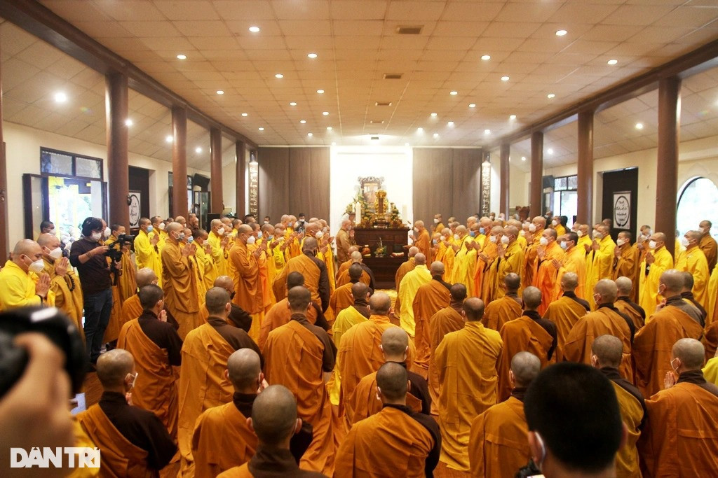 Hàng ngàn tăng ni, phật tử dự lễ nhập Kim quan Thiền sư Thích Nhất Hạnh  - 11
