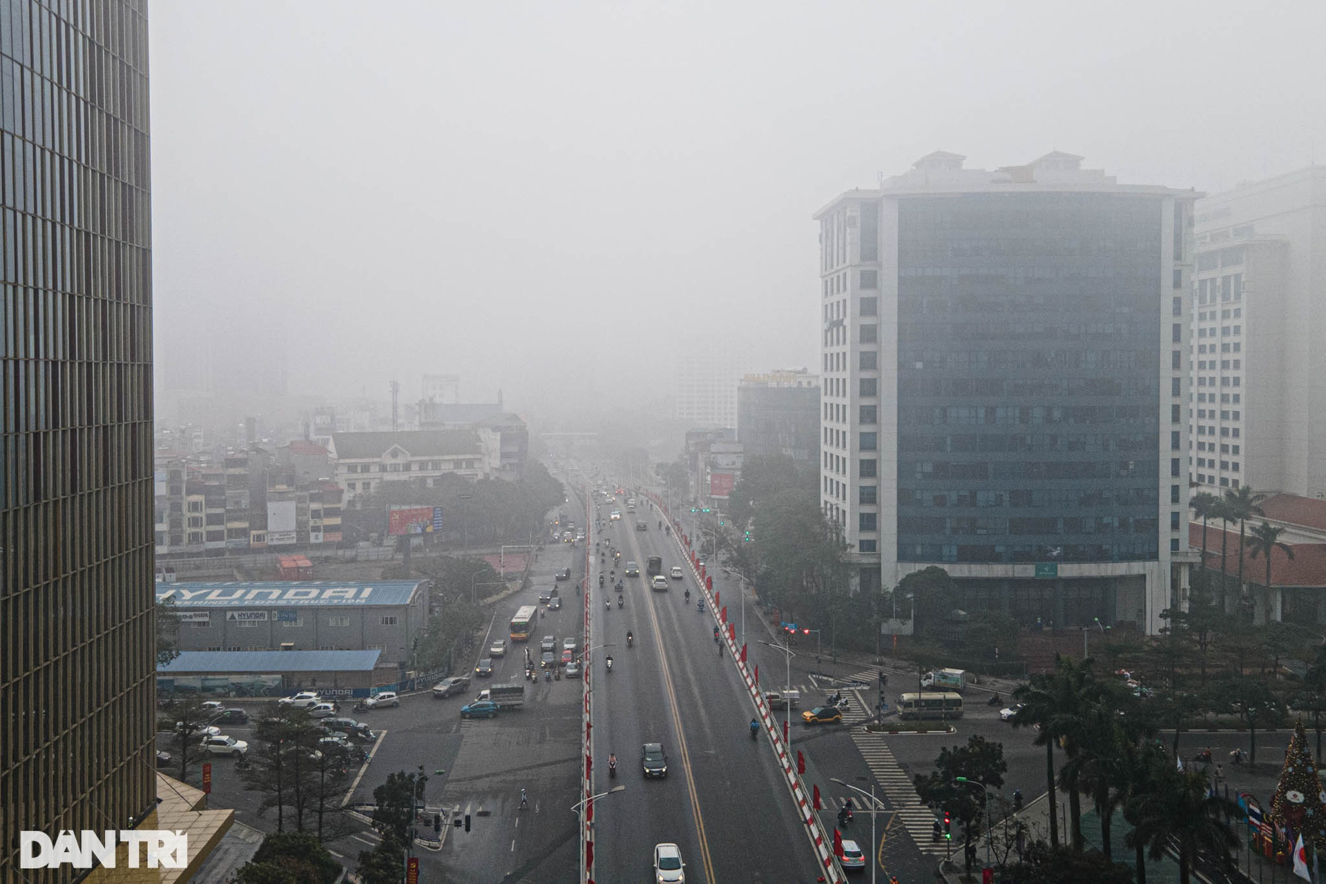 Hà Nội mờ ảo, mộng mơ trong ngày sương mù dày đặc chưa từng thấy - 14