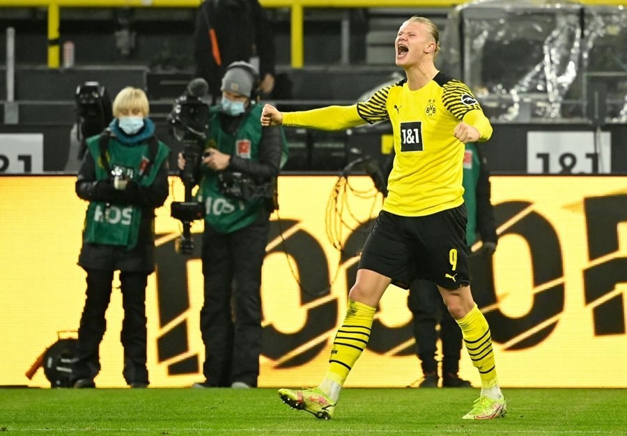 Haaland tỏa sáng, Dortmund phả hơi nóng vào gáy Bayern