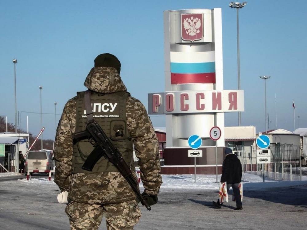 Lính thuộc lực lượng biên phòng Ukraine gác tại biên giới Nga - Ukraine. (Nguồn: Reuters)