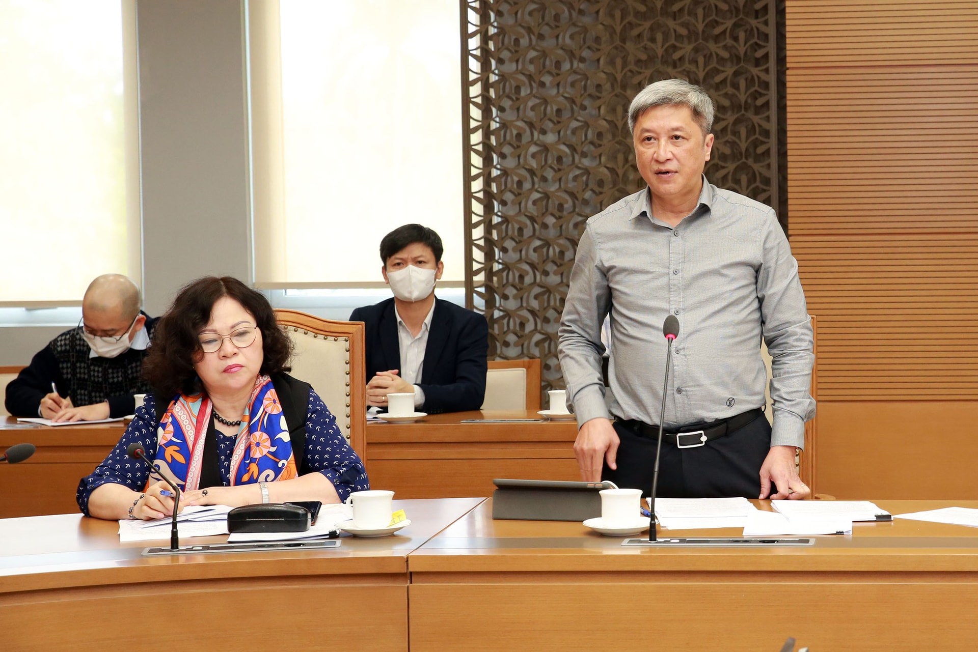 Chuẩn bị kỹ để học sinh trở lại trường, mở cửa du lịch an toàn - Ảnh 3. Chuẩn bị kỹ để học sinh trở lại trường, mở cửa du lịch an toàn - Ảnh 3.