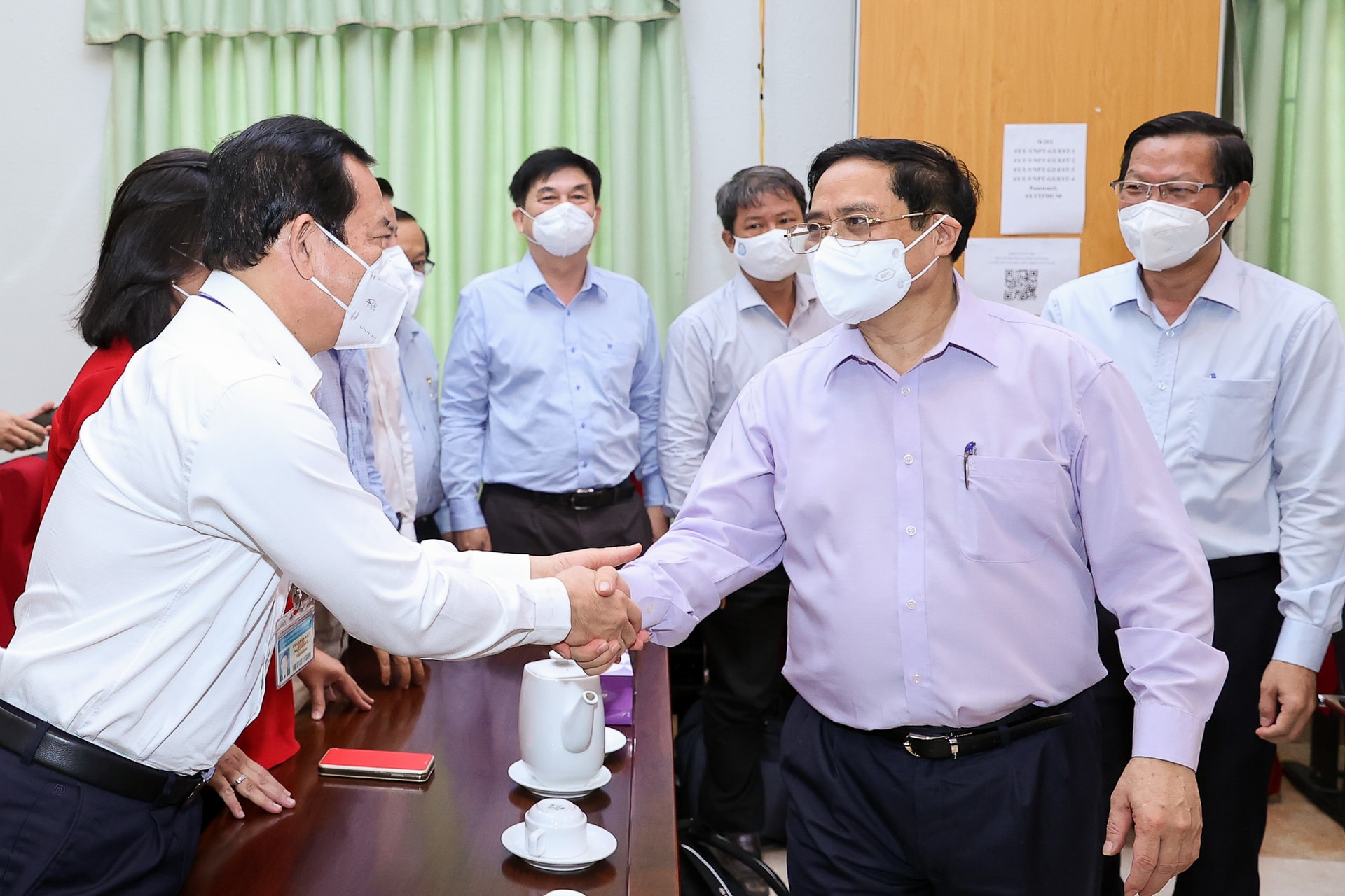 Vì sức khỏe, tính mạng nhân dân, TPHCM đã giữ vững bản lĩnh, vượt qua những khó khăn chưa từng có - Ảnh 2. Vì sức khỏe, tính mạng nhân dân, TPHCM đã giữ vững bản lĩnh, vượt qua những khó khăn chưa từng có - Ảnh 2.