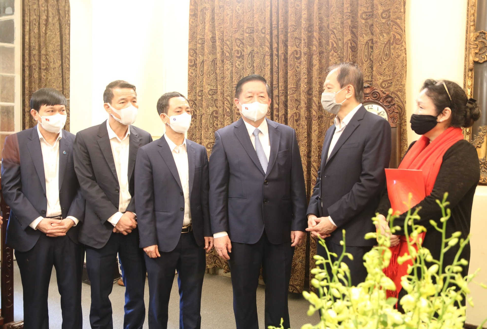 Trưởng ban Tuyên giáo Trung ương thăm, chúc Tết gia đình các đồng chí nguyên lãnh đạo Đảng, Nhà nước  - Ảnh 1.
