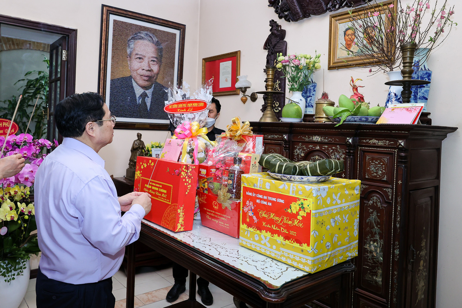 Thủ tướng Phạm Minh Chính dâng hương các đồng chí nguyên Thủ tướng Chính phủ đã từ trần - Ảnh 1.