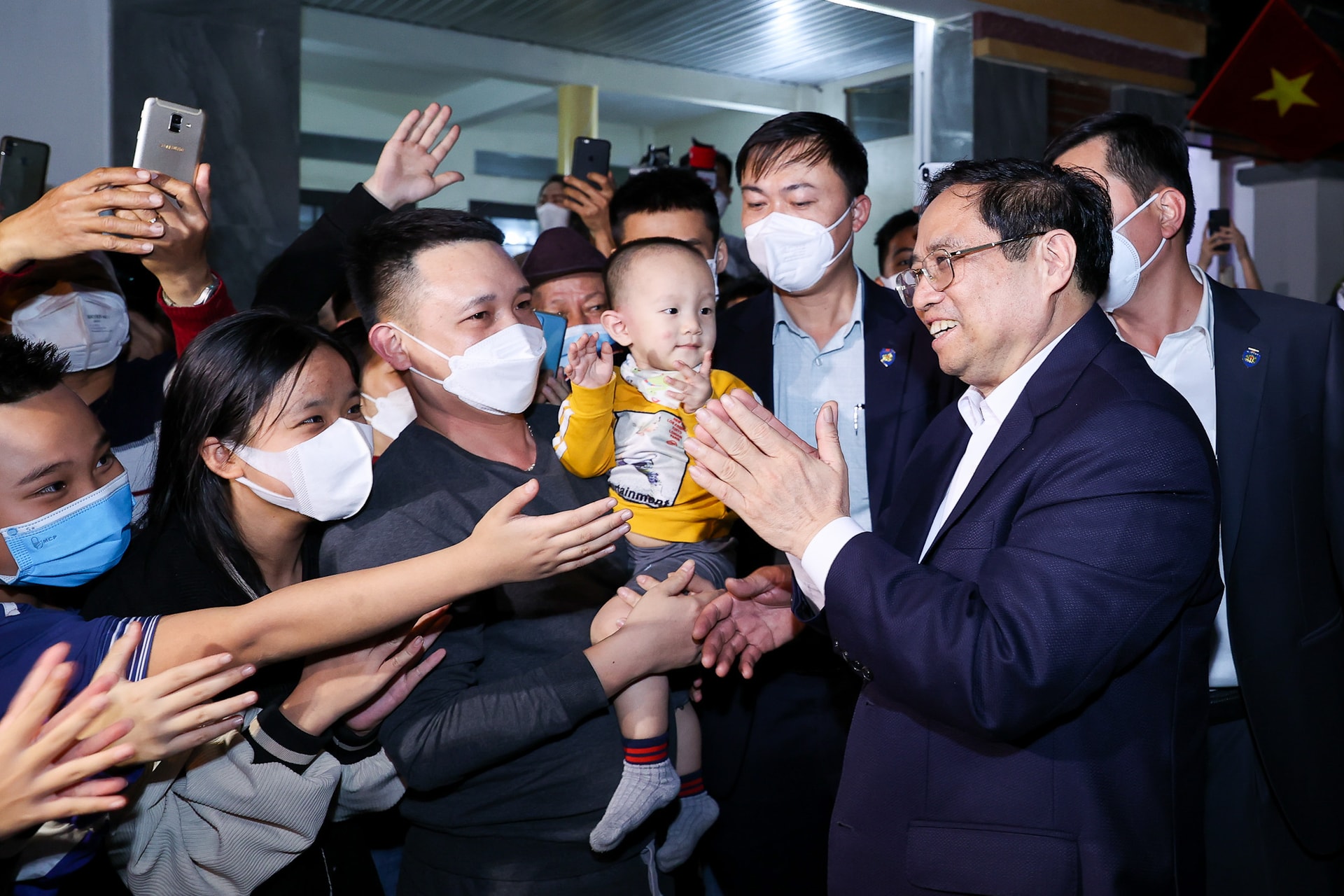 Thủ tướng dâng hương tưởng niệm Chủ tịch Hồ Chí Minh, thăm và chúc Tết tại tỉnh Thanh Hóa - Ảnh 8. Thủ tướng dâng hương tưởng niệm Chủ tịch Hồ Chí Minh, thăm và chúc Tết tại tỉnh Thanh Hóa - Ảnh 8.