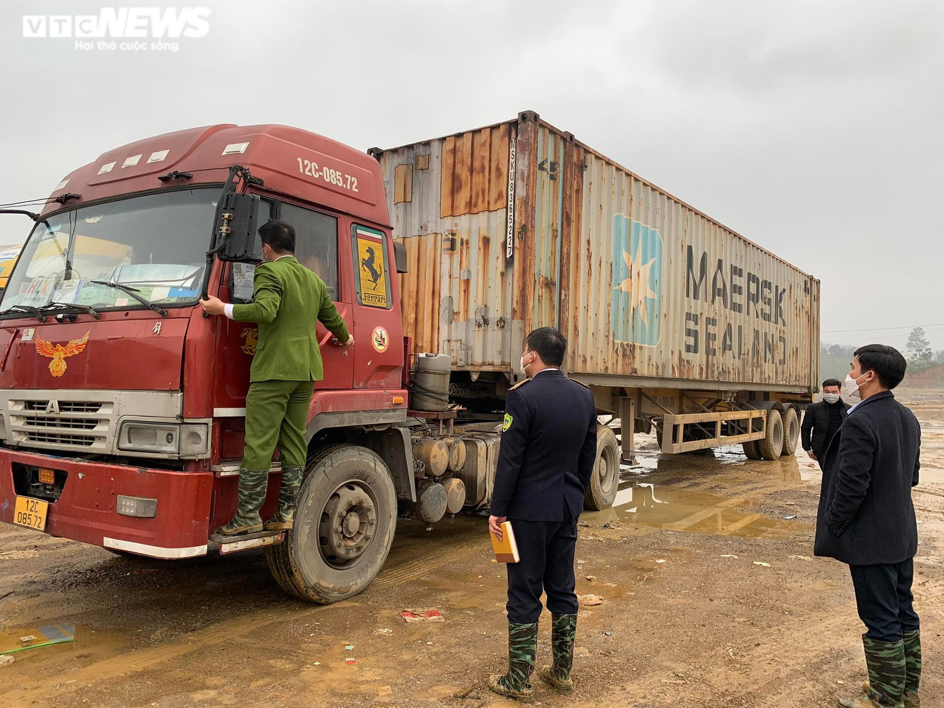 Nghi vấn nhận hối lộ xếp lốt xe ở Lạng Sơn: Lại có xe rỗng tại bãi trung chuyển - 3