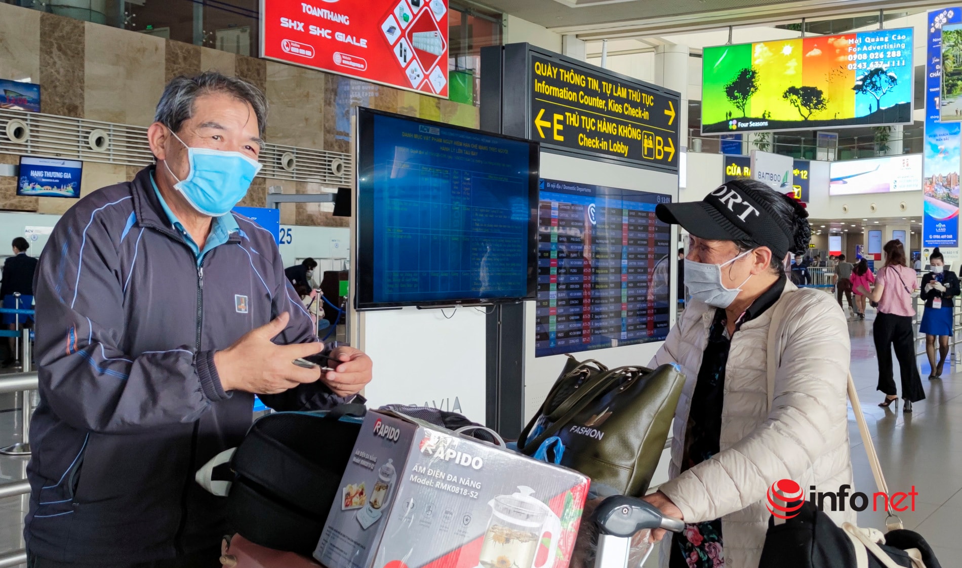 Sân bay Nội Bài nhộn nhịp hành khách về quê ăn Tết