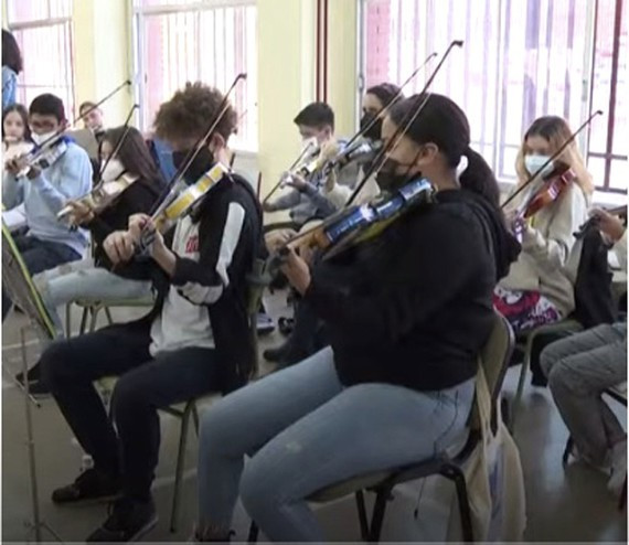 Dự án “Âm nhạc tái chế” ở Tây Ban Nha truyền cảm hứng cho thanh thiếu niên nghèo