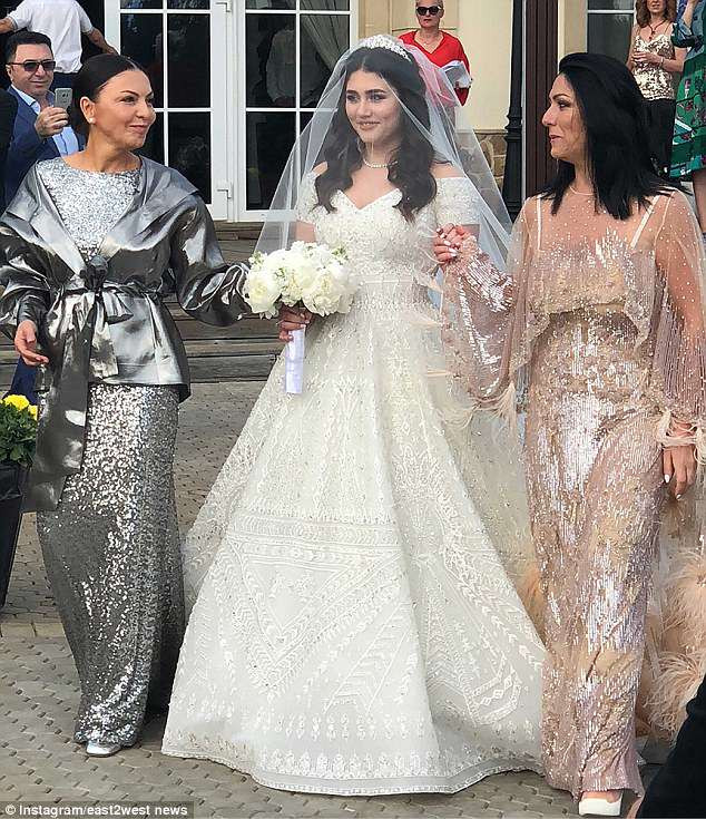 Siêu đám cưới tốn kém 38 tỷ đồng của con gái tỷ phú Nga: Váy cưới 5 tỷ, menu toàn món sang trọng nhưng cái kết của hôn lễ tài phiệt cực sốc-8