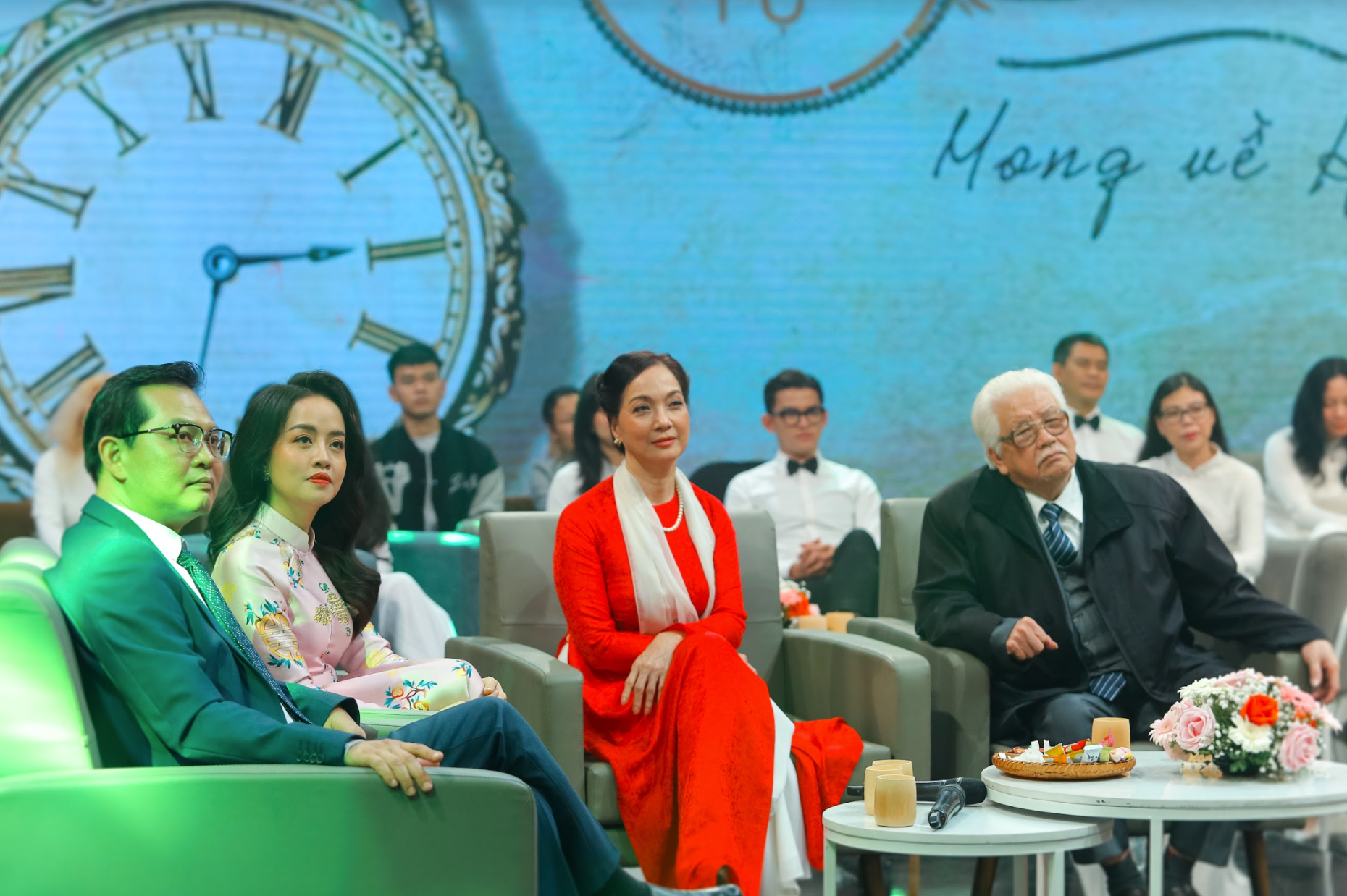 Hoa hậu Thùy Tiên, Thu Quỳnh xuất hiện ở Mùa đoàn tụ 2022 - 3