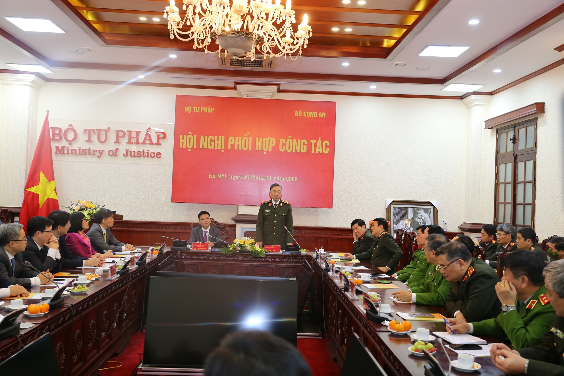 Bộ Công an và Bộ Tư pháp phối hợp công tác khá nhuần nhuyễn và hiệu quả - Ảnh 1. Bộ Công an và Bộ Tư pháp phối hợp công tác khá nhuần nhuyễn và hiệu quả - Ảnh 1.