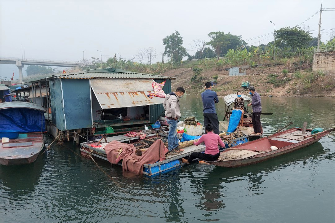Chông chênh cuộc sống người làng chài trên sông Đà - 2