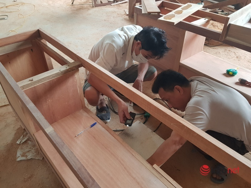 Thợ mộc làng nghề Thái Yên - 'thủ phủ' đồ gỗ ở Hà Tĩnh hối hả trả hàng ngày cận Tết