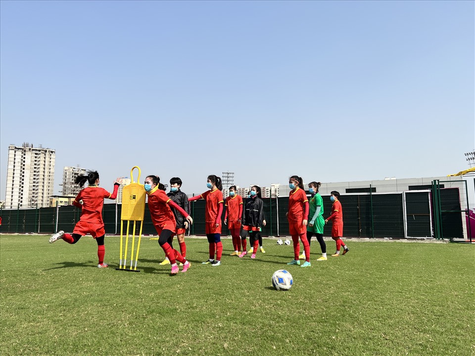 Tuyển nữ Việt Nam tập luyện tích cực hướng đến trận đấu với tuyển nữ Myanmar. Ảnh: VFF