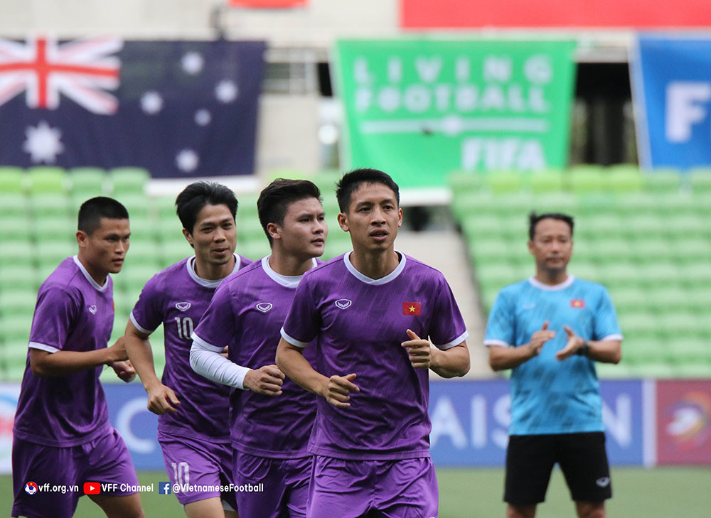 Tuyển Việt Nam làm quen sân chính, sẵn sàng đấu Australia