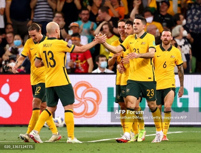 Tuyển Australia vui mừng khi ghi 2 bàn vào lưới tuyển Việt Nam. Ảnh: AFP