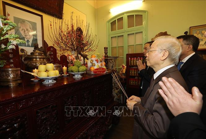 Tổng Bí thư Nguyễn Phú Trọng tưởng nhớ các đồng chí cố Tổng Bí thư của Đảng - Ảnh 1.