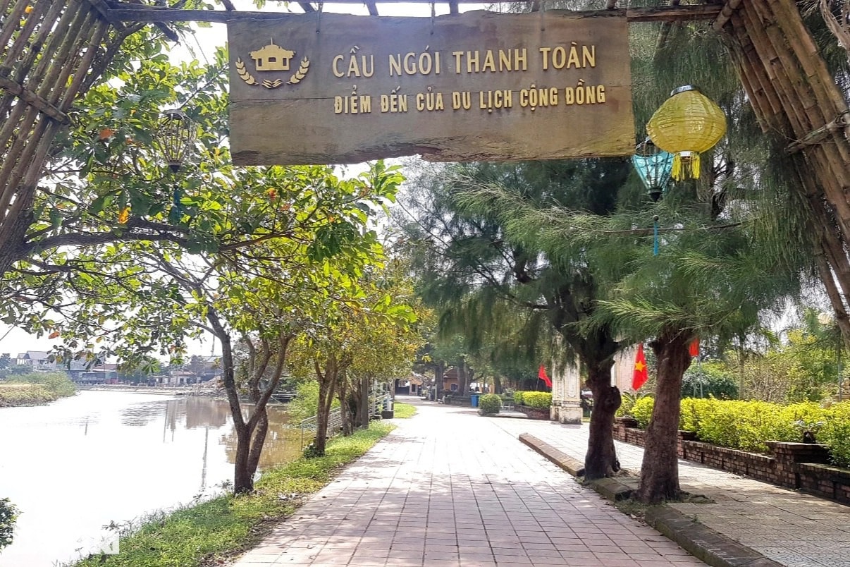 Hình ảnh cầu ngói hơn 250 năm tuổi vừa được trùng tu ở đất cố đô - 2 Hình ảnh cầu ngói hơn 250 năm tuổi vừa được trùng tu ở đất cố đô - 2