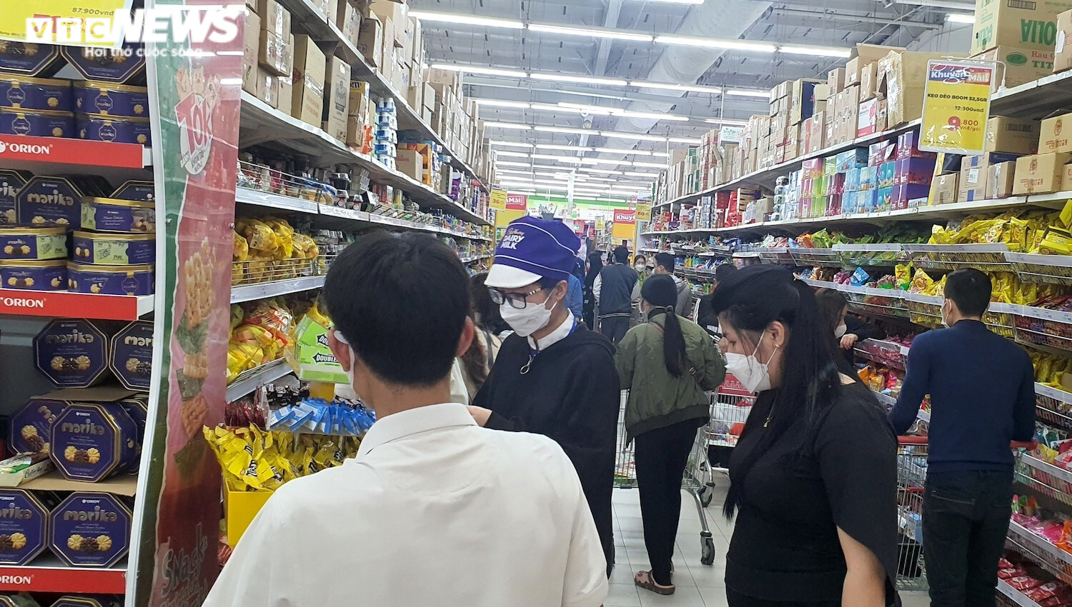 Biển người sắm Tết tại siêu thị Big C Hà Nội  - 10