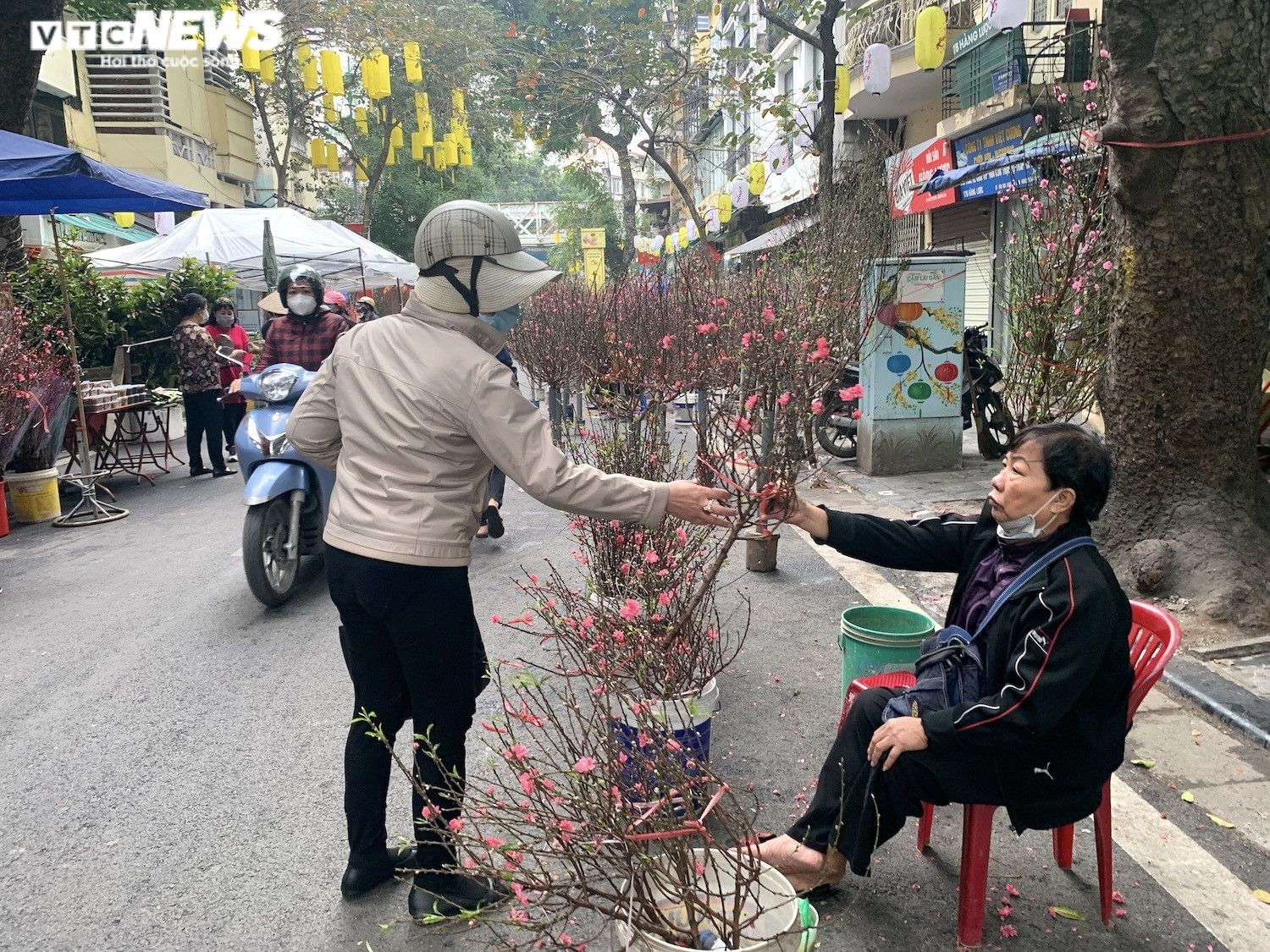 Ảnh: Chợ hoa Tết cổ nhất Hà Nội ngày cuối năm Tân Sửu - 5