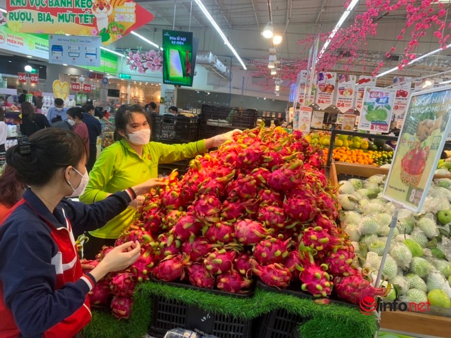 Siêu thị Hà Nội ngày cận Tết: Hàng hoá chất như núi chờ người mua, vắng khách chưa từng có