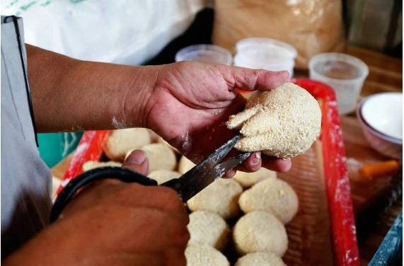 Ở Việt Nam có món bánh cầu duyên mỗi năm chỉ bán 1 lần-4