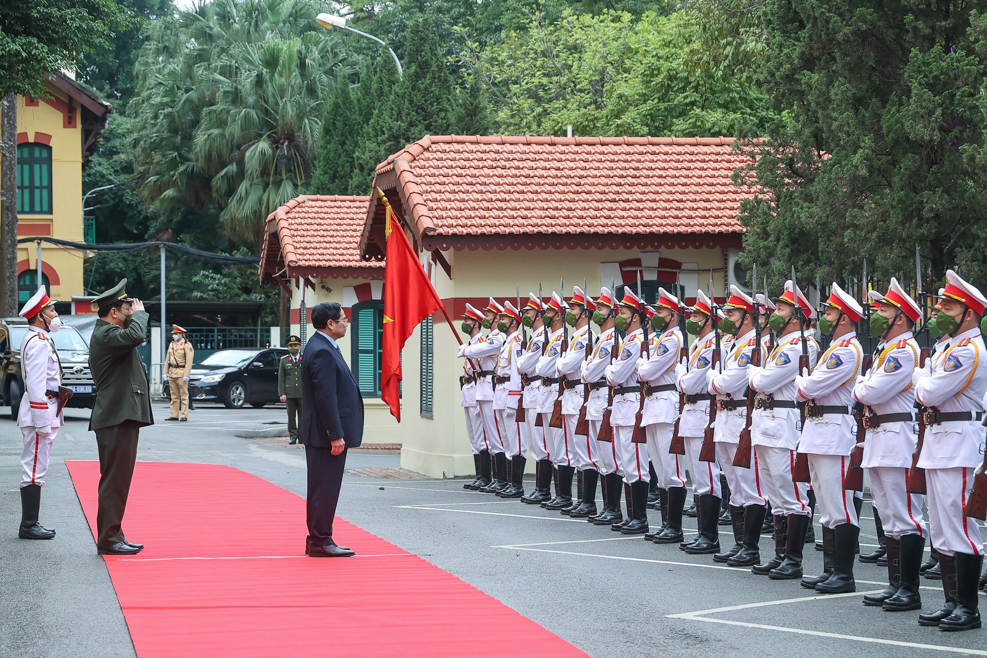 Thủ tướng Phạm Minh Chính: ‘Đi từng ngõ, gõ từng nhà, rà từng người xem có thiếu Tết’ - Ảnh 1.