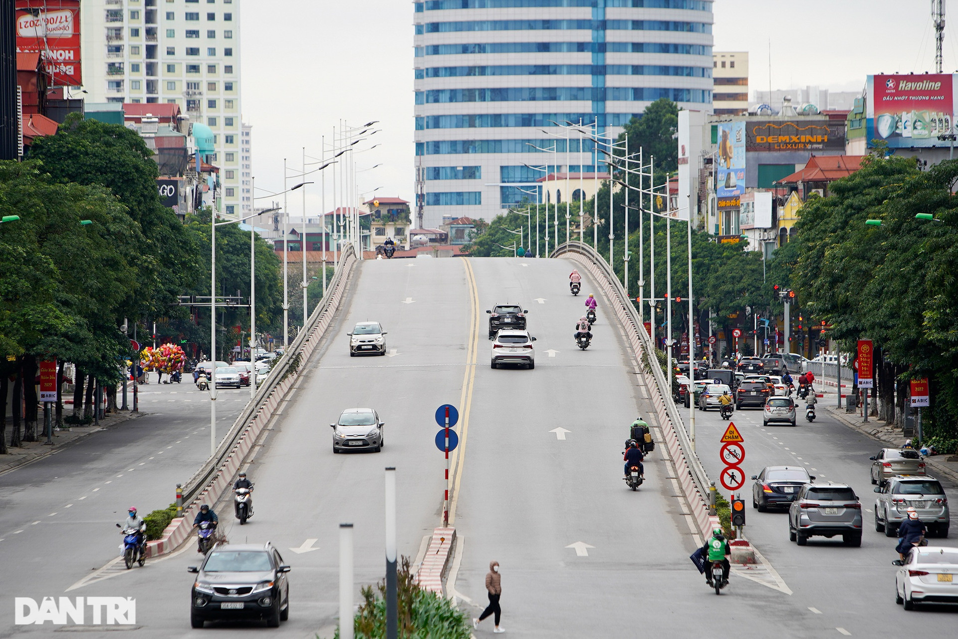 Toàn cảnh đường phố Hà Nội vắng vẻ, thông thoáng ngày cuối cùng năm Tân Sửu - 12