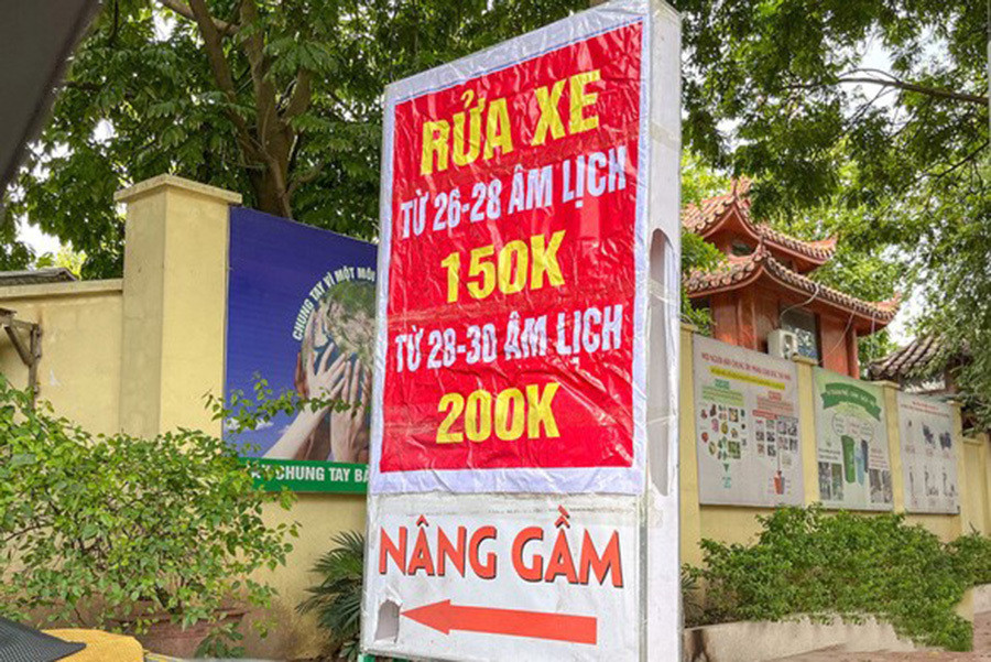 Dịch vụ rửa xe ở Hà Nội đồng loạt tăng giá nhưng vẫn quá tải - 1