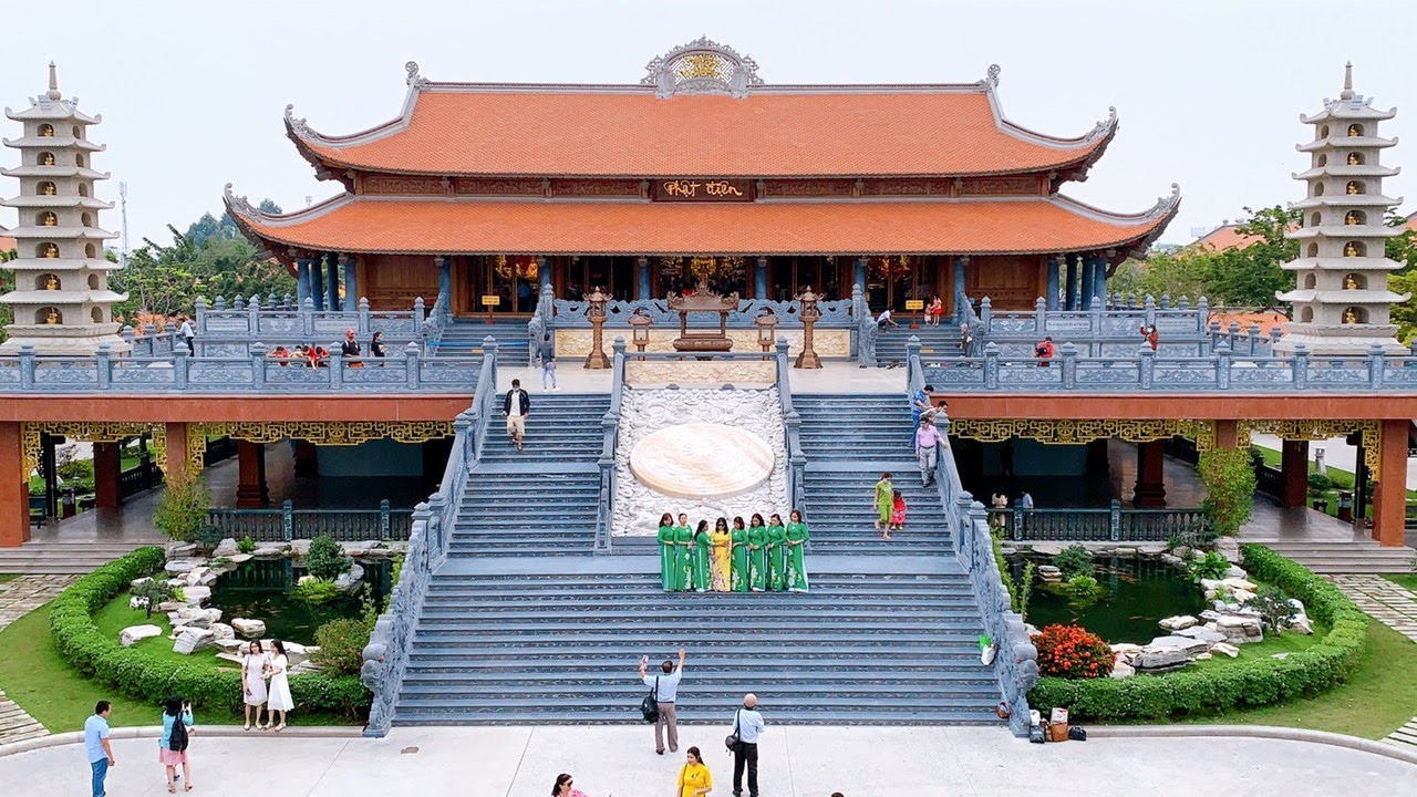 Những ngôi chùa nổi tiếng TP.HCM thích hợp cho hành hương đầu năm Nhâm Dần 2022 - 3