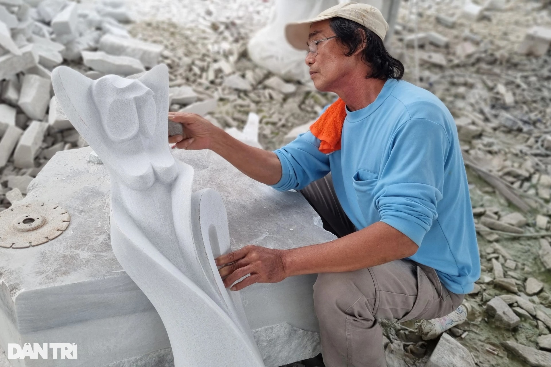 Chuyện về nghệ nhân nhân dân đưa tượng đá vươn ra thế giới - 4 Chuyện về nghệ nhân nhân dân đưa tượng đá vươn ra thế giới - 4