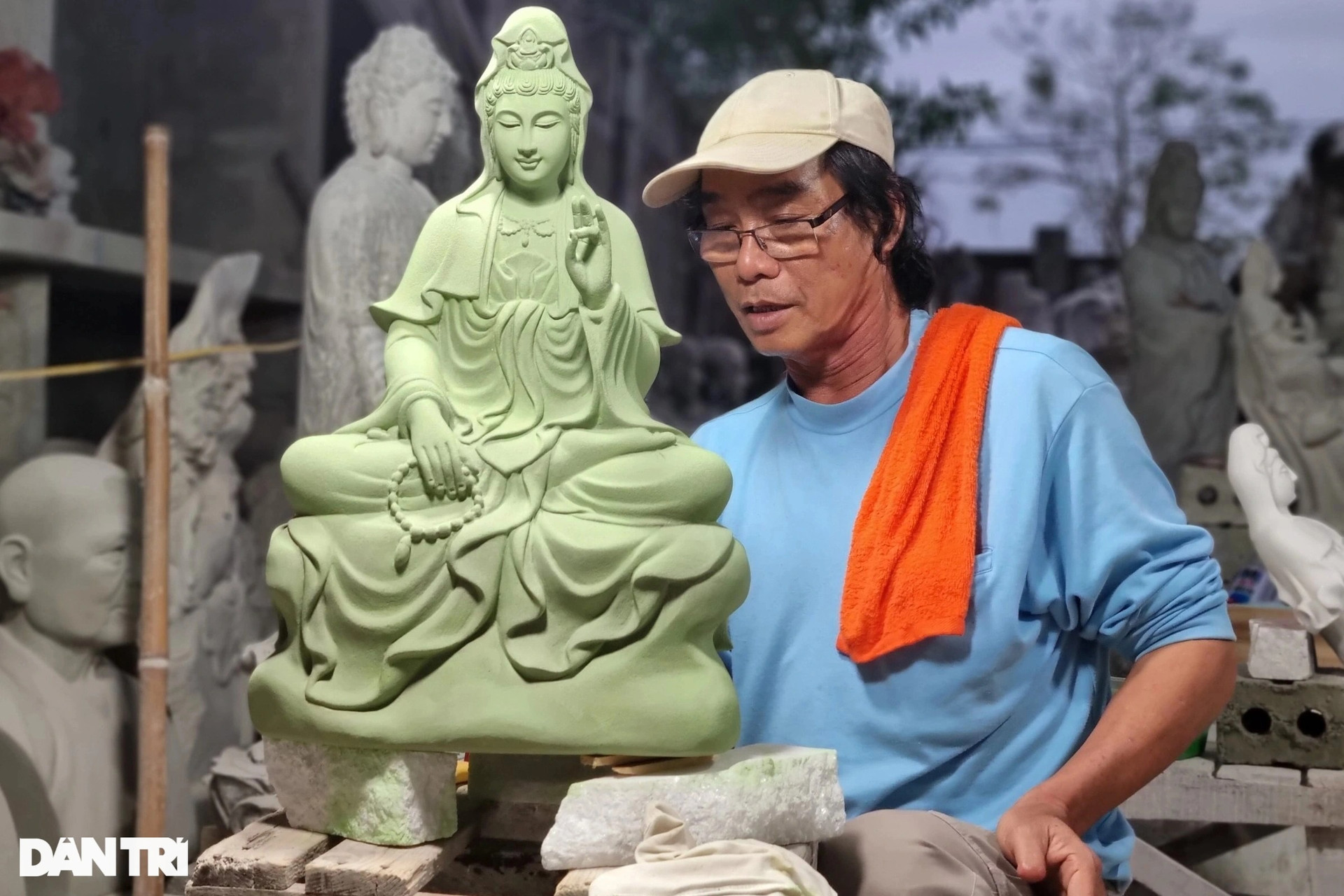 Chuyện về nghệ nhân nhân dân đưa tượng đá vươn ra thế giới - 1