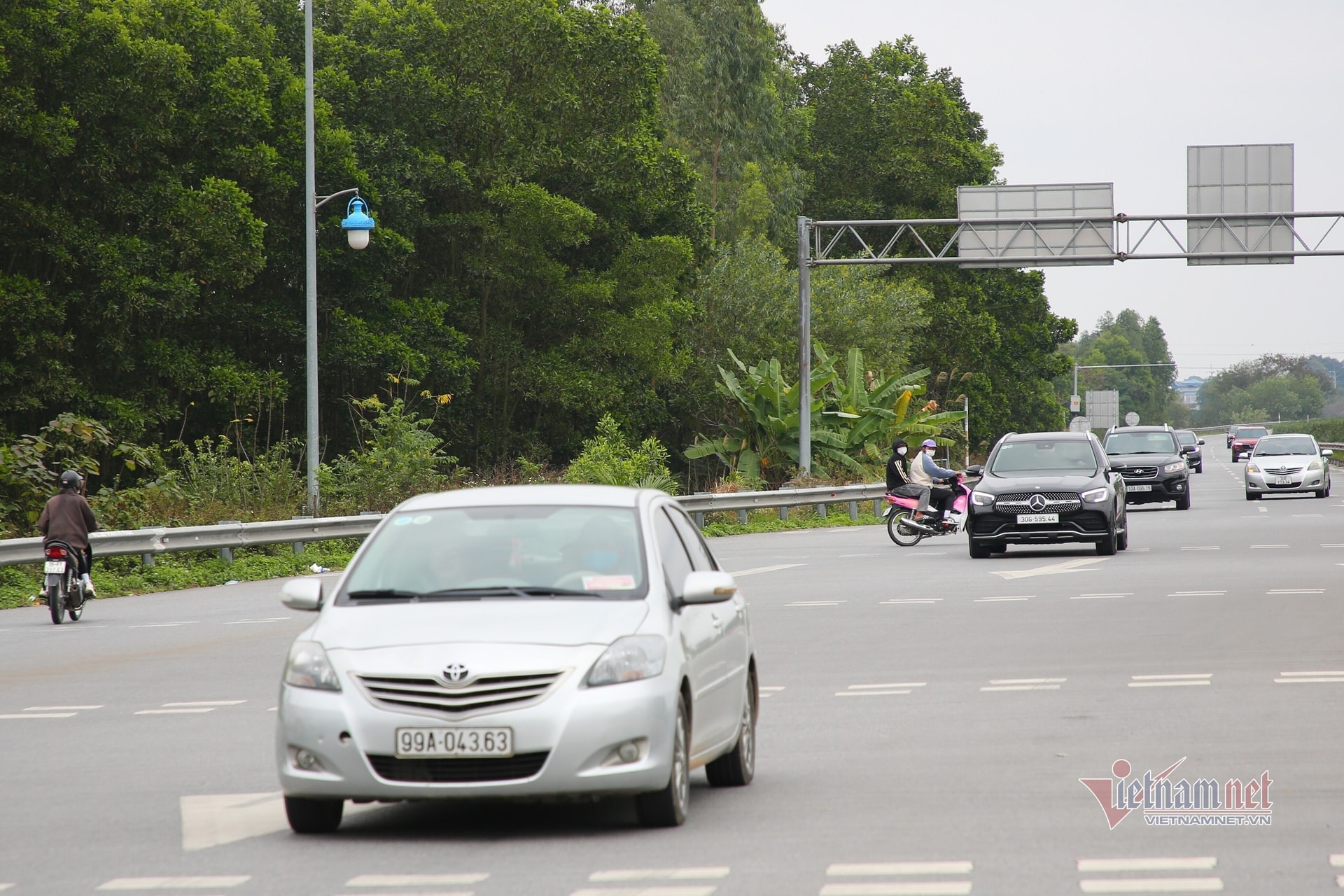 ‘Mắt thần’ cao tốc phát hiện cả trăm lượt xe vi phạm mỗi ngày nghỉ Tết