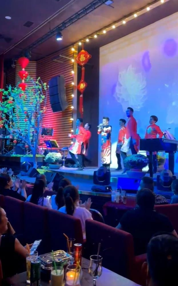 Đàm Vĩnh Hưng xấu hổ với khán giả trong show CEO Đại Nam mua vé-1