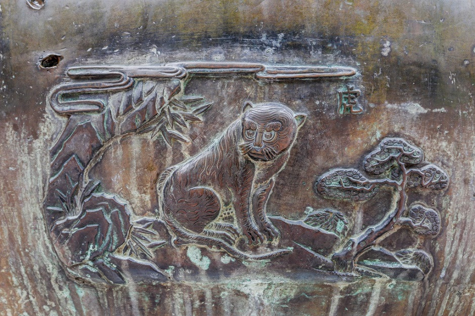Hình tượng hổ uy phong ở di tích, đền đài đất cố đô Huế - 4