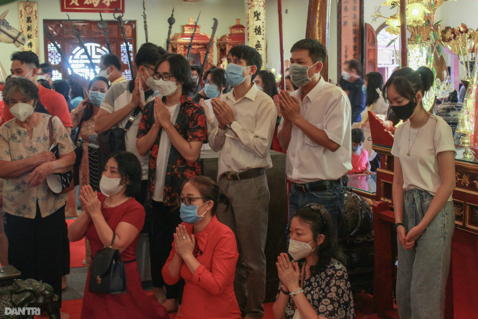 Người dân Sài Gòn nô nức đi lễ chùa trong ngày đầu năm mới - 11