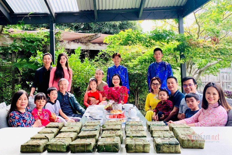 Cha mẹ Việt ở nước ngoài dạy con phong tục Tết quê hương - 1