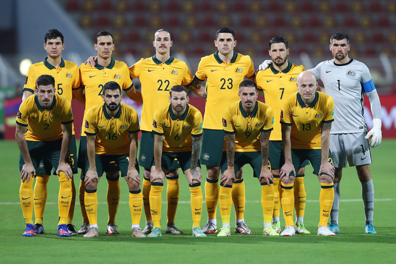 Australia đánh rơi chiến thắng trước Oman