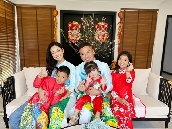 Jennifer Phạm cùng chồng đại gia và 3 con đón Tết ở Phú Quốc