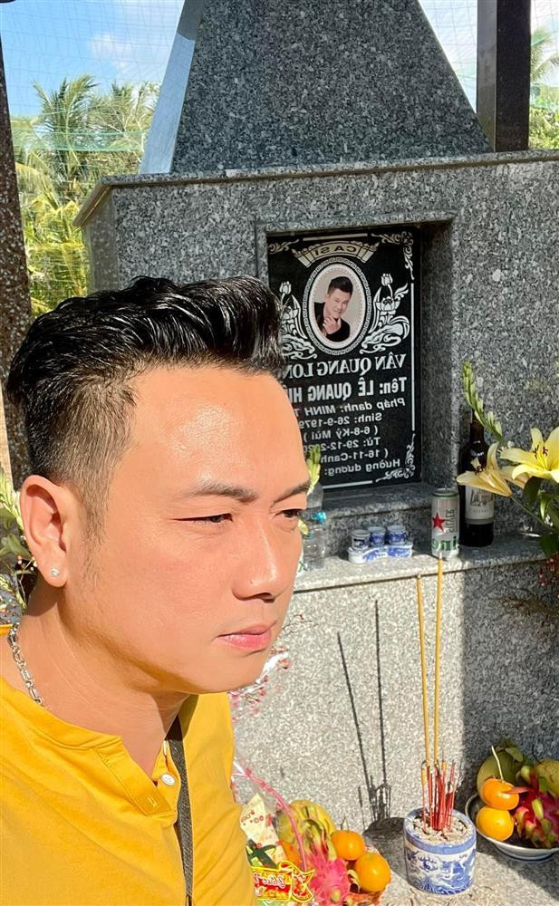 Hàn Thái Tú ngậm ngùi về thăm mộ cố ca sĩ Vân Quang Long-3