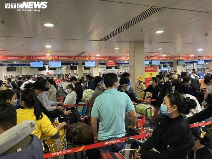 Sân bay Tân Sơn Nhất đón lượng khách kỷ lục từ cao điểm Tết Nhâm Dần 2022 - 1