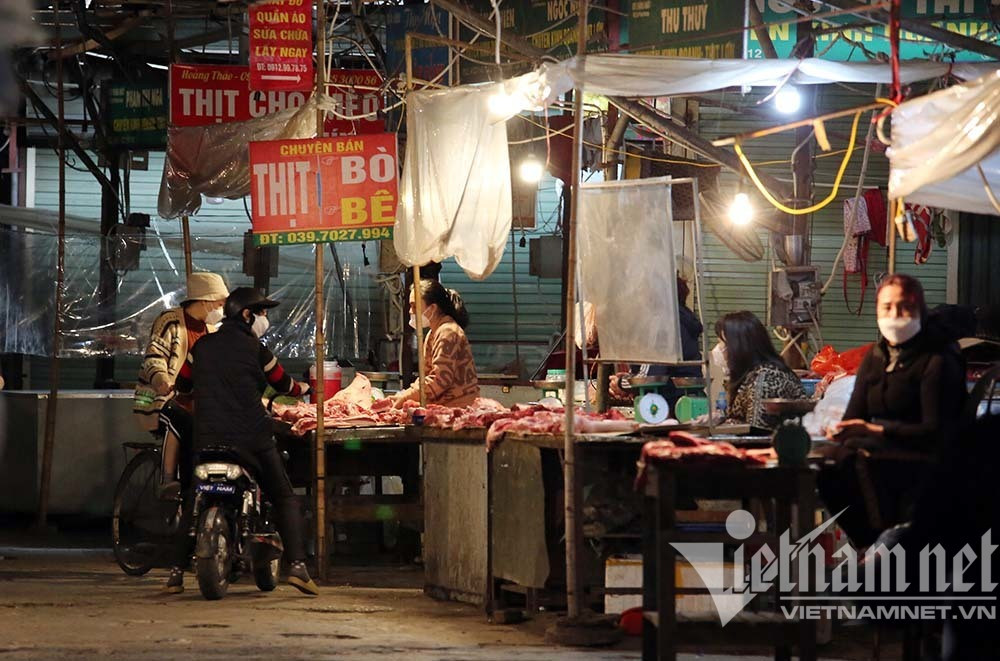 Sự lạ năm nay, chợ ngày mùng 3, cá tôm rẻ hơn cả trước Tết