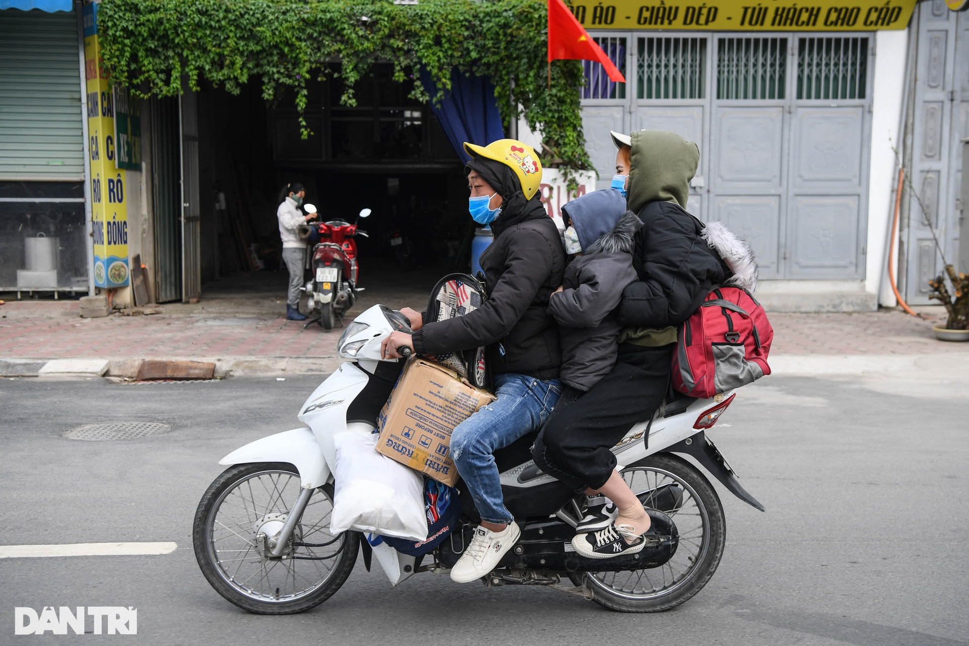 Người dân nườm nượp trở về Hà Nội sau kỳ nghỉ Tết, cửa ngõ phía Tây ùn tắc - 8