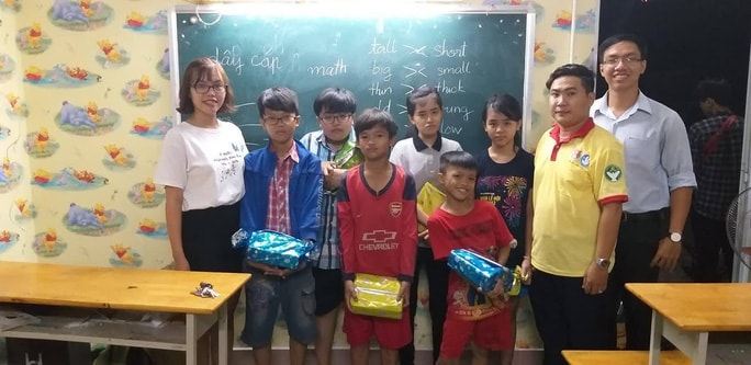Tết của giáo viên ở lớp tình thương - 3