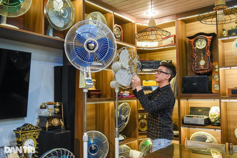 Đôi quạt cổ 'khổng lồ', 50 năm tuổi giá trăm triệu đồng của ông bố ở Hà Nội