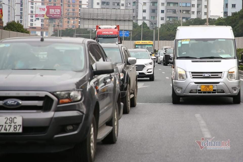 Lối ra cao tốc Pháp Vân - Cầu Giẽ ùn tắc hơn 2km chiều mùng 4 Tết